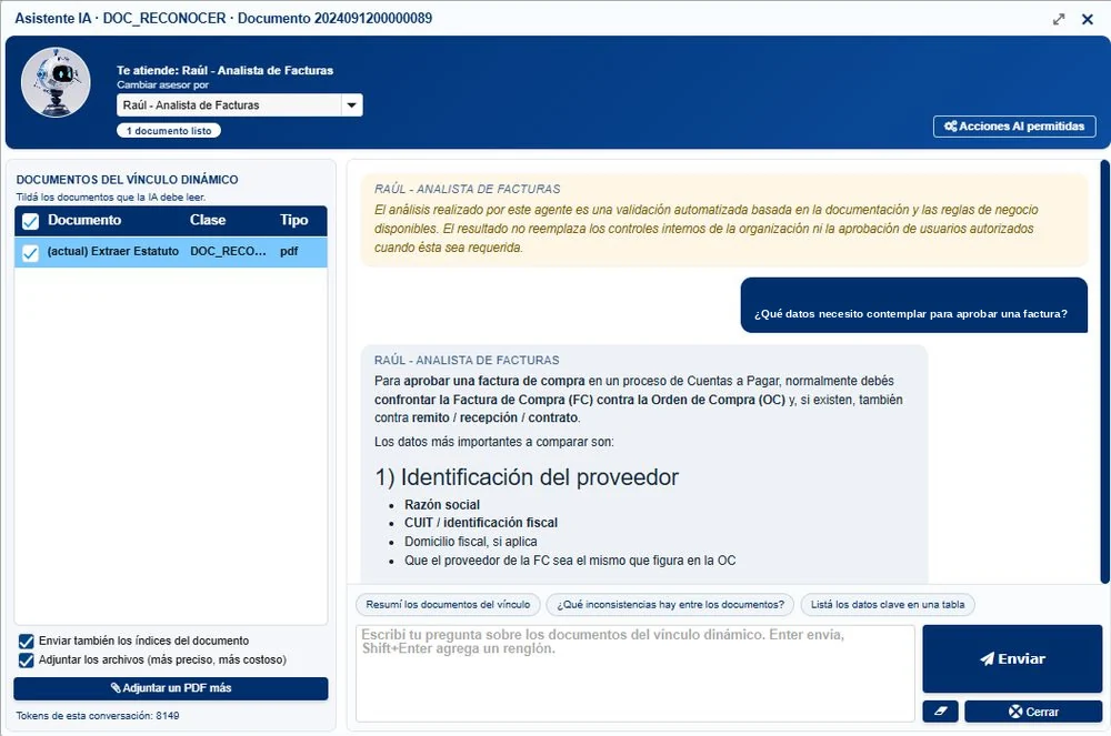 La pantalla del asistente: a la izquierda la lista de documentos del expediente, a la derecha la conversación.